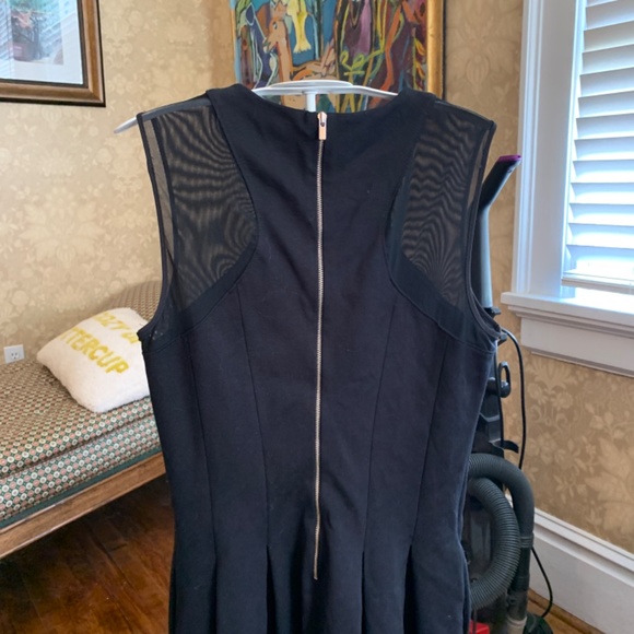 Banana Republic back exposed zip dress with stretch. Most flattering fit ever - Picture 3 of 3